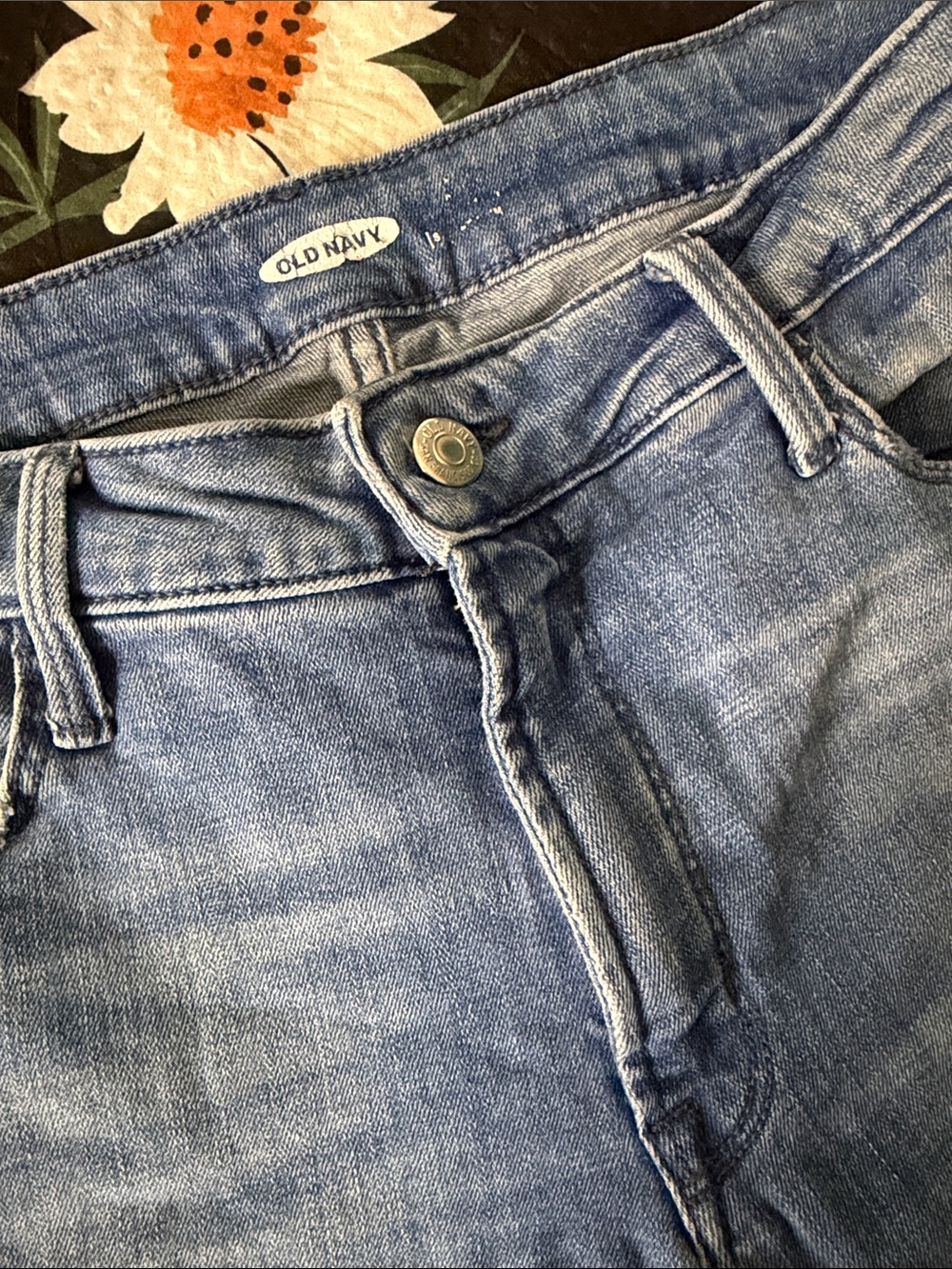 Old Navy Women's Light Wash Rockstar Distressed High-Rise Jeans 10